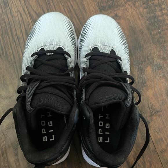 under armour football cleats size5.5 black and white - Picture 3 of 6